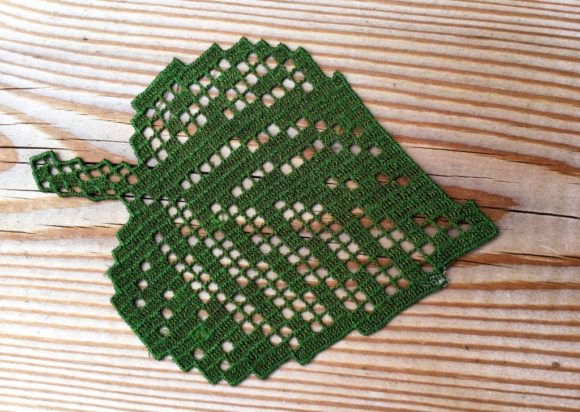 Freestanding Lace Leaf